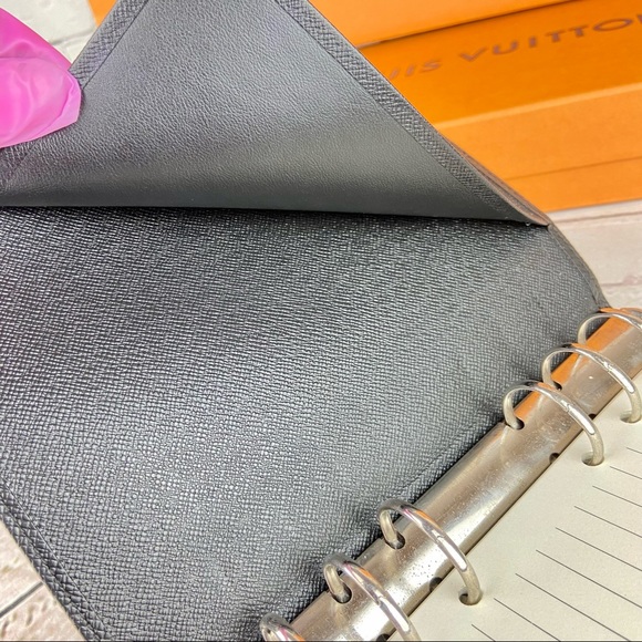 Louis Vuitton MM SIZE black taiga leather agenda planner with paper clips - Picture 14 of 15